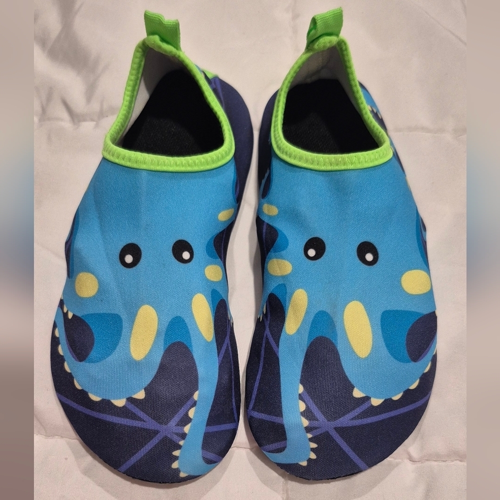 This is a pair of Sunnywoo kids' water shoes with an octopus pattern. 